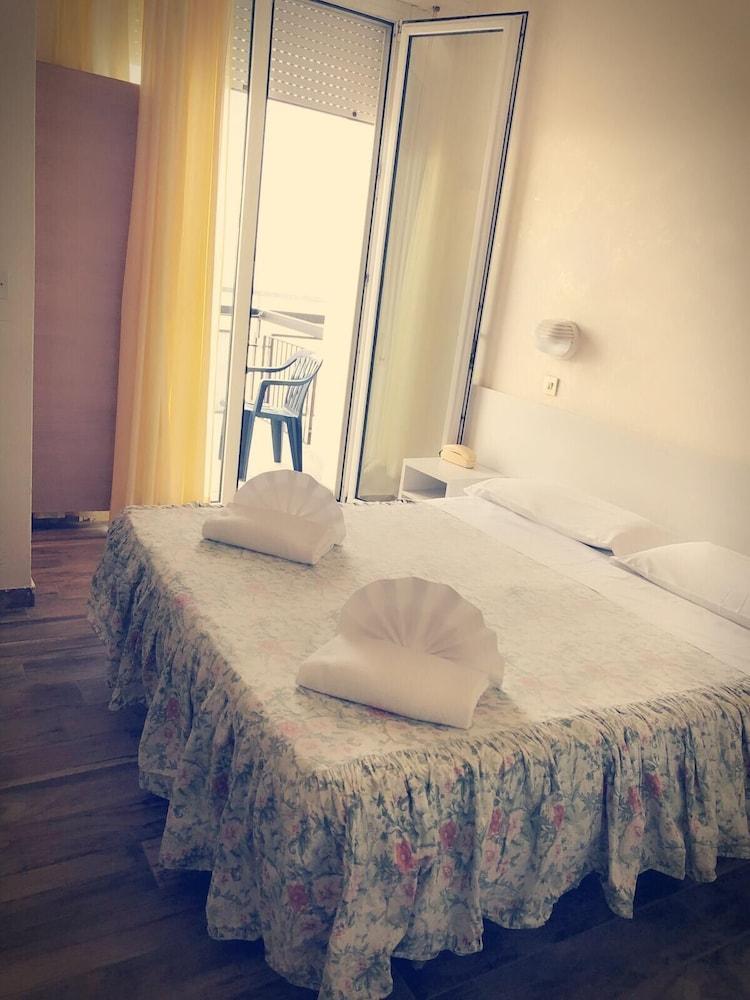 Hotel Brenta Viserbella di Rimini Extérieur photo