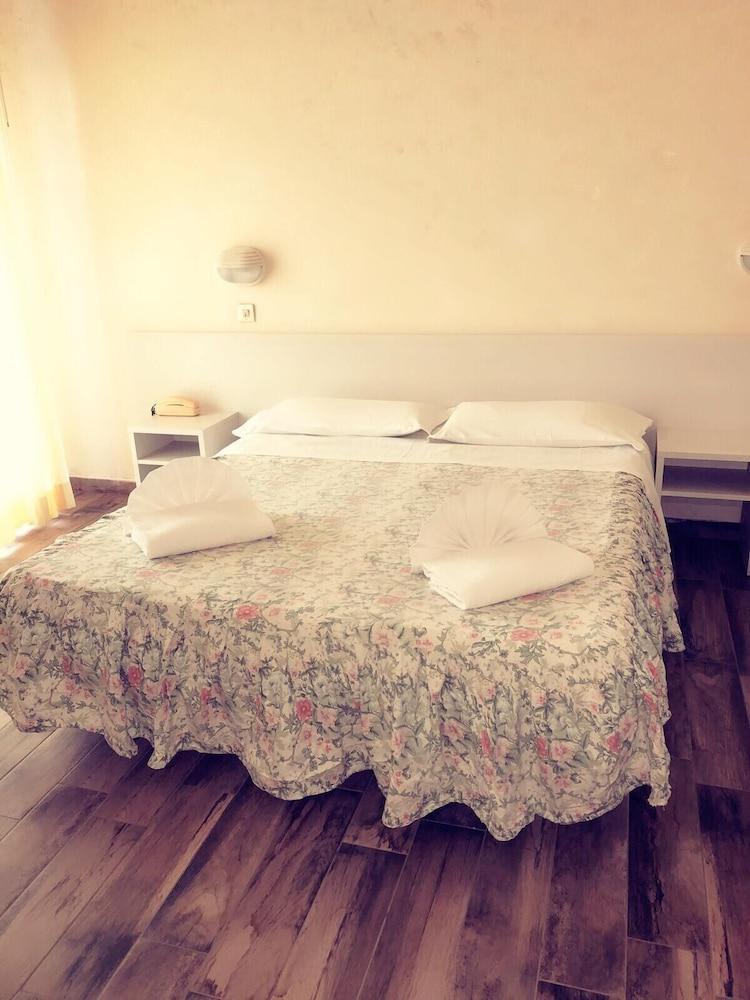 Hotel Brenta Viserbella di Rimini Extérieur photo