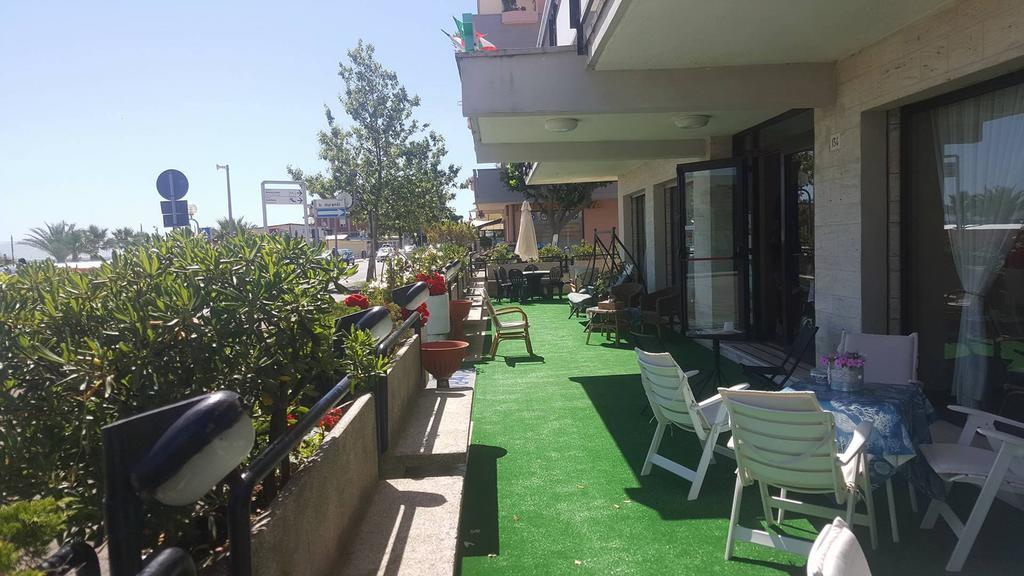 Hotel Brenta Viserbella di Rimini Extérieur photo
