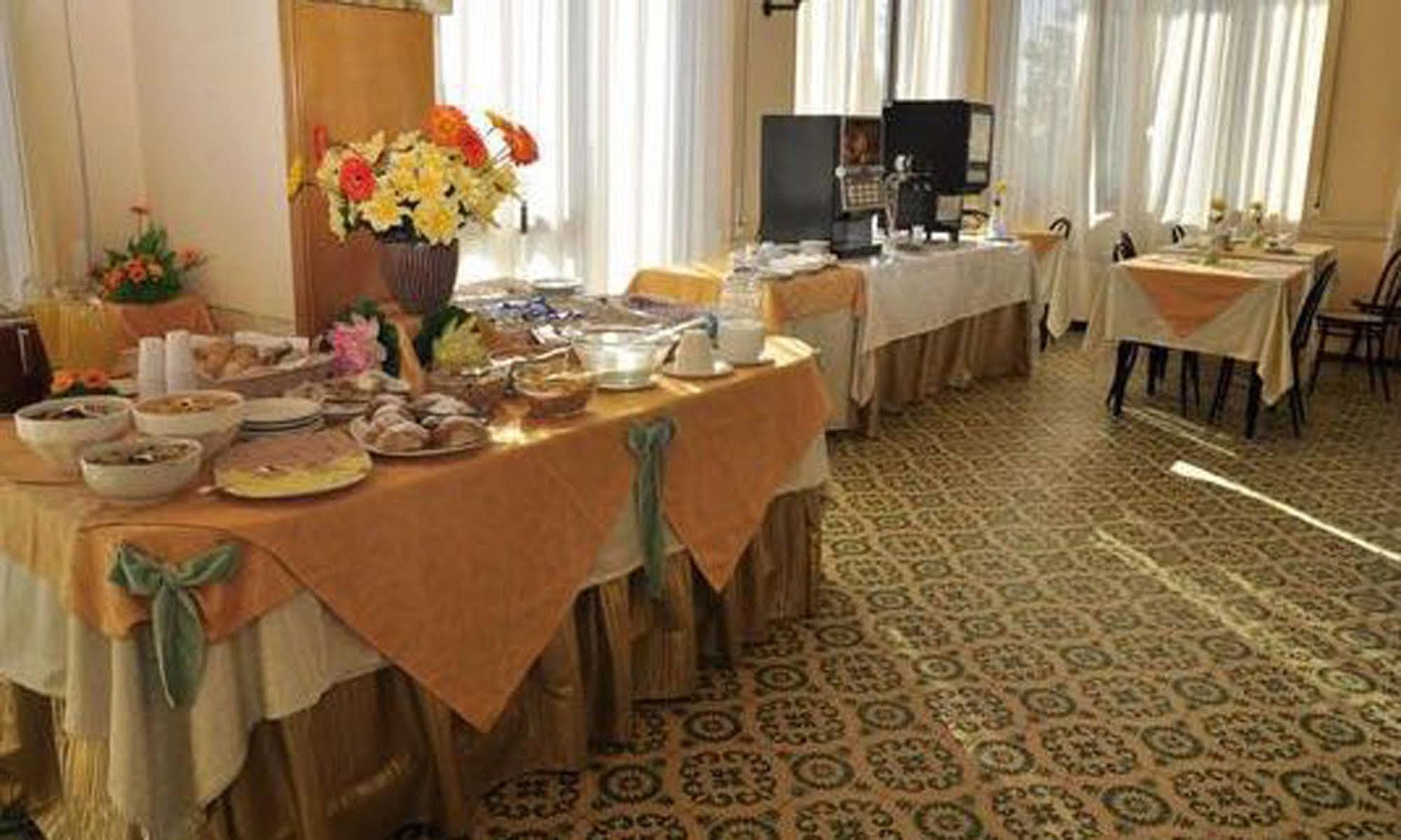 Hotel Brenta Viserbella di Rimini Extérieur photo